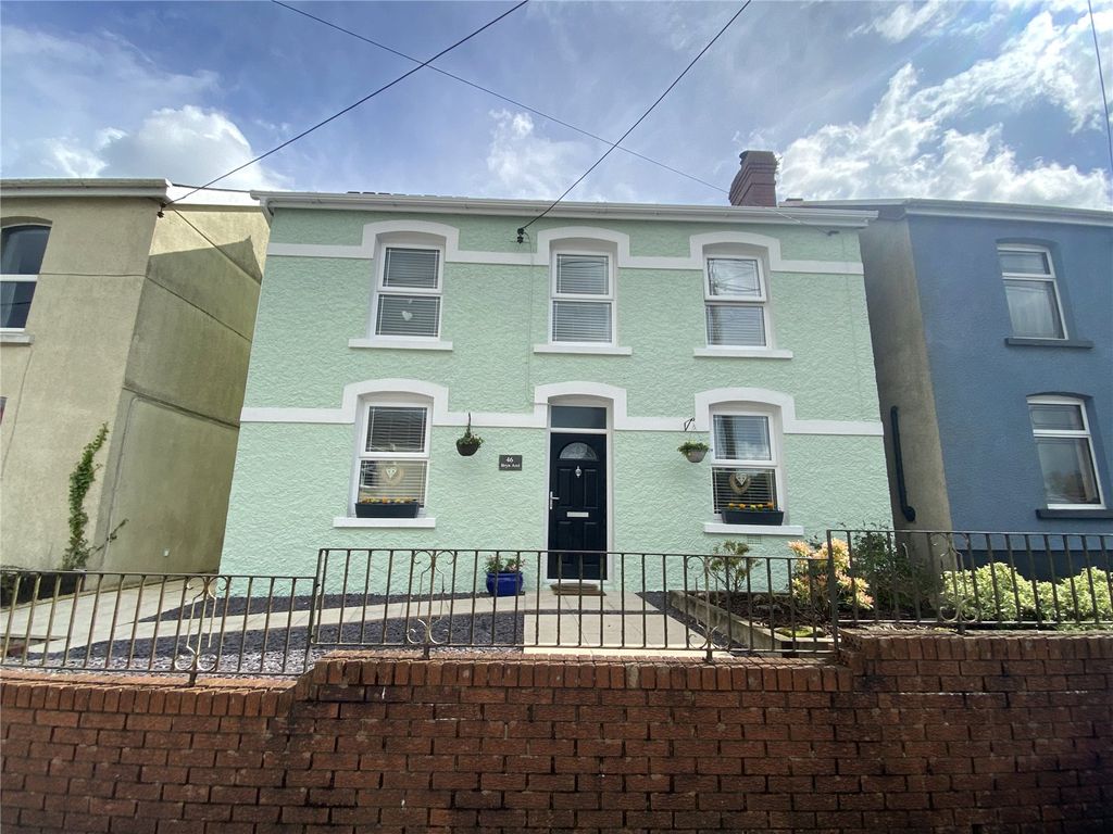 3 bed detached house for sale in Penygroes Road, Caerbryn, Ammanford