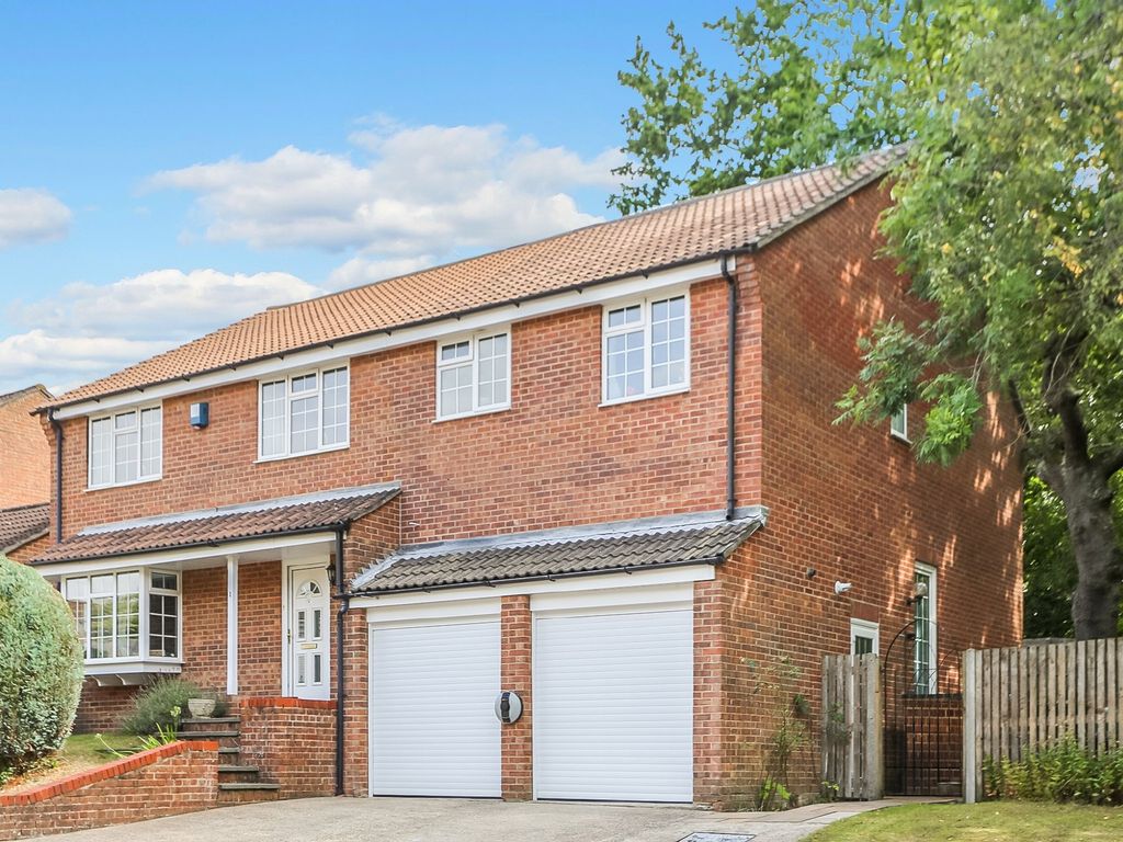 6 bed detached house for sale in Abbeyfields Close, Netley Abbey