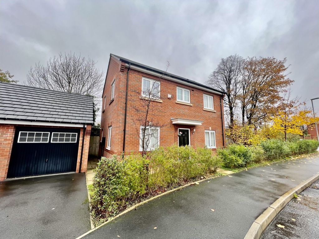 4 bed detached house to rent in Saint Johns Gardens, Manchester M35