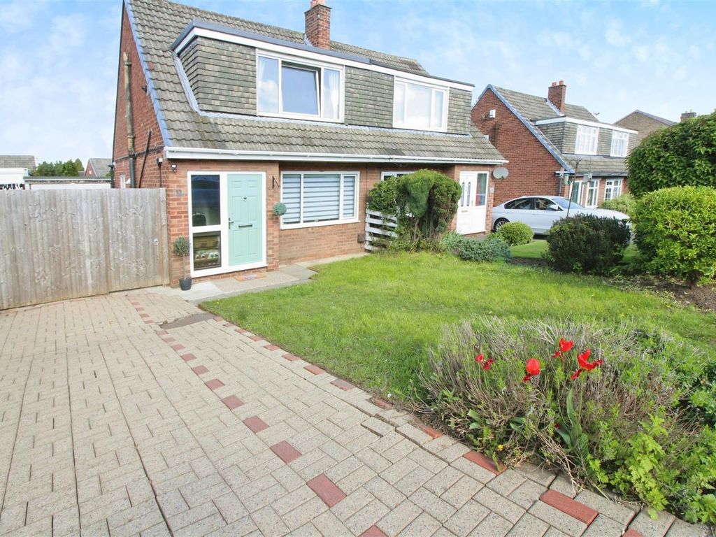 3 bed semidetached house for sale in Kirkby Avenue, Garforth, Leeds