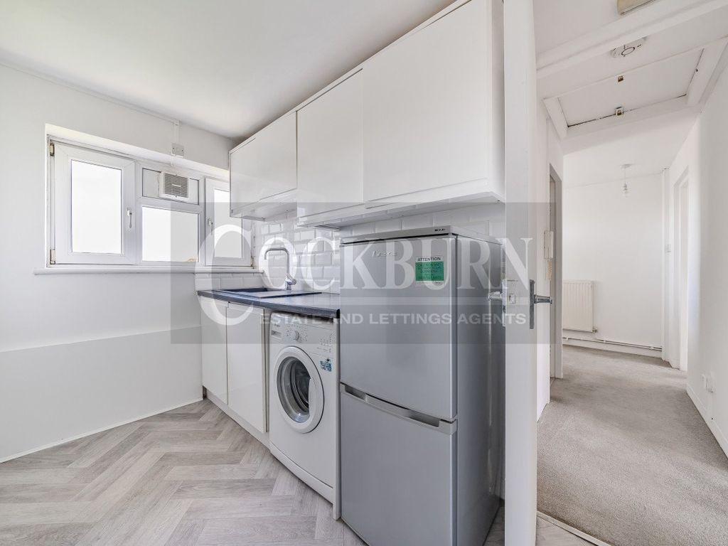 1 bed flat to rent in Middle Park Avenue, London SE9, £1,300 pcm Zoopla