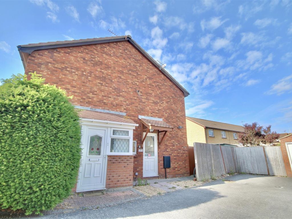 1 bed end terrace house to rent in Lidiard Gardens, Southsea PO4, £1,100 pcm Zoopla