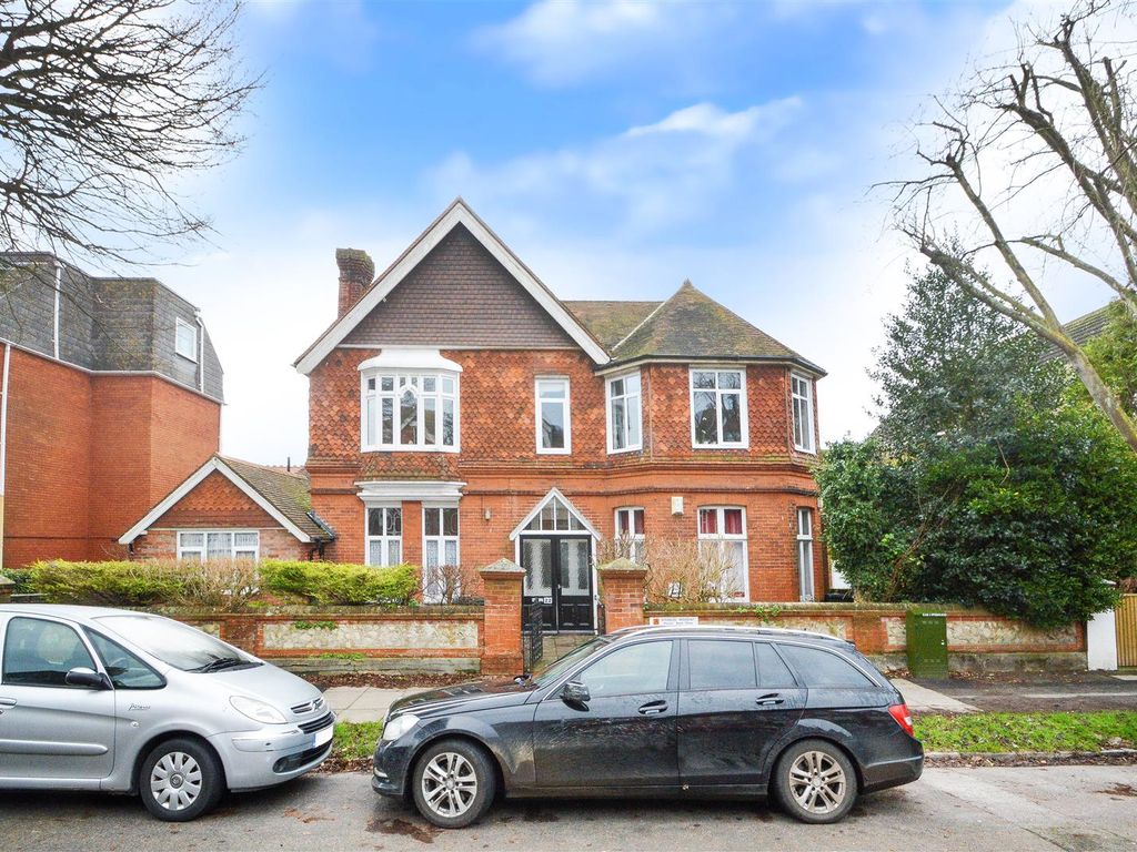 2 bed flat for sale in Enys Road, Eastbourne BN21, £240,000 Zoopla