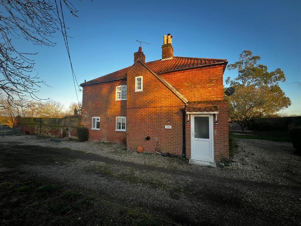 3 bed property to rent in Dereham Road, Scarning, Dereham NR19, £1,000