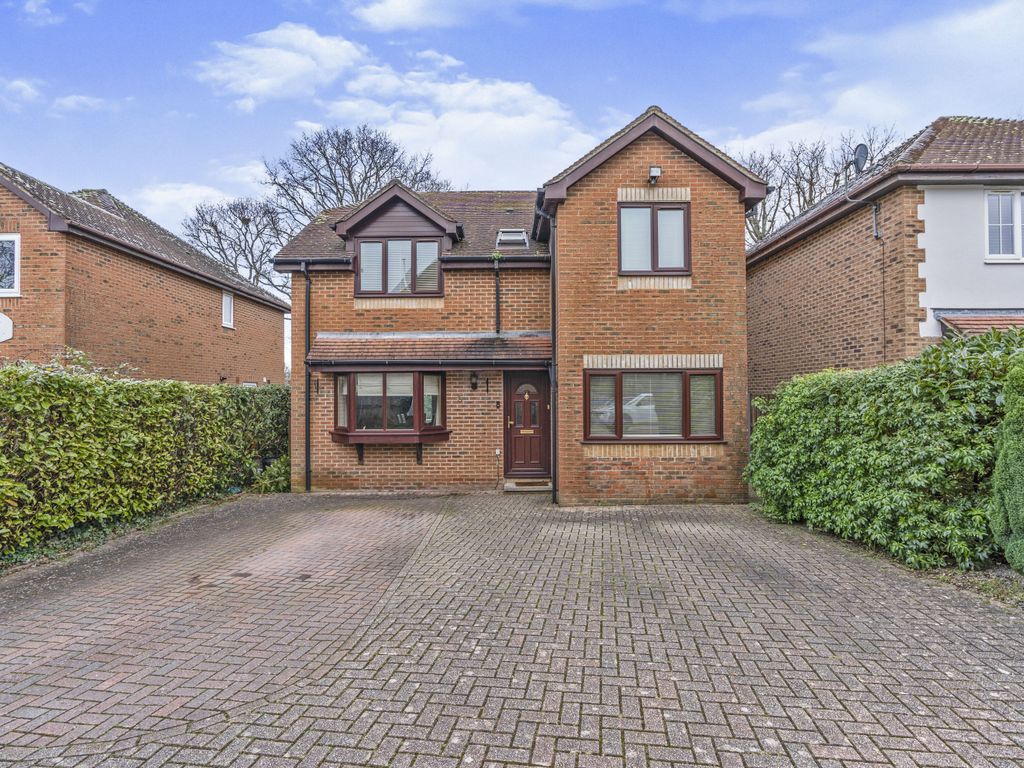 4 bed detached house for sale in Park Close, Marchwood, Southampton