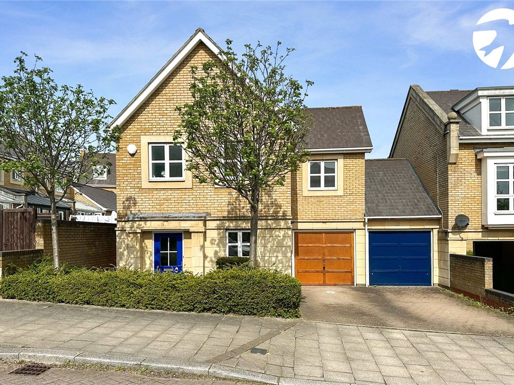 3 bed link detached house for sale in Sanderling Way, Greenhithe, Kent