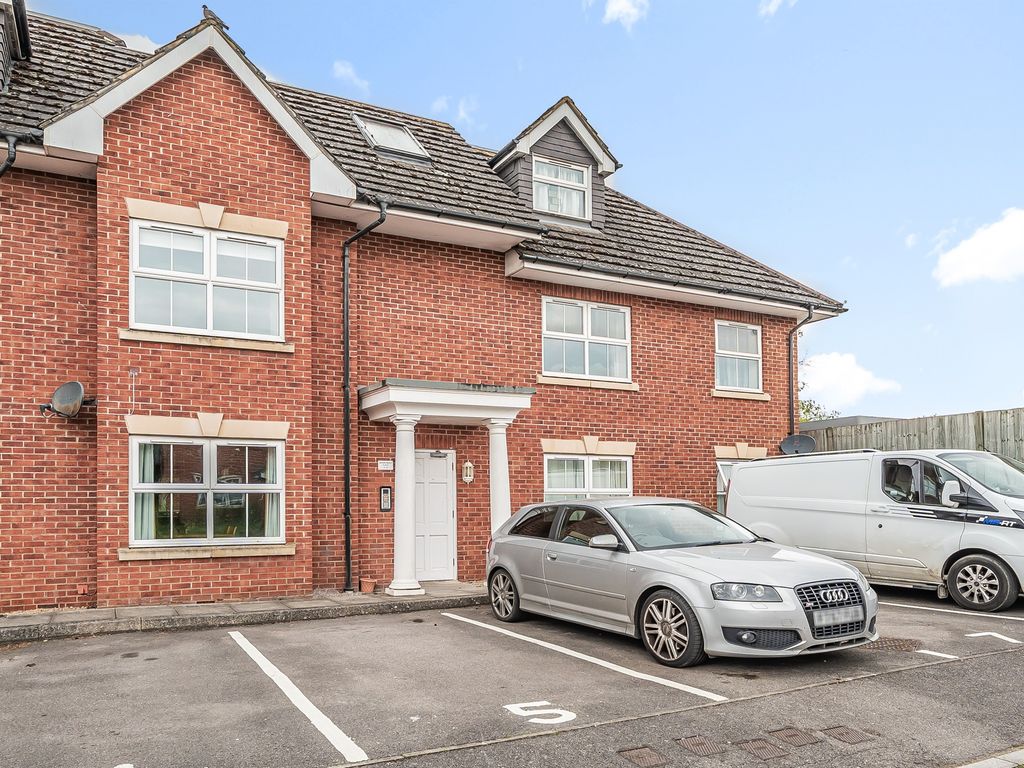 2 bed flat for sale in Waters Reach, Blackamoor Lane, Maidenhead SL6 Zoopla