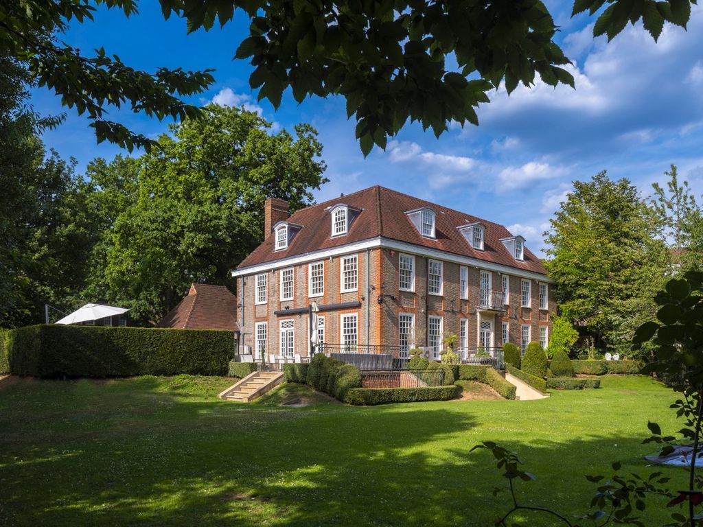 9 bed detached house to rent in Ingram Avenue, Hampstead Garden Suburb