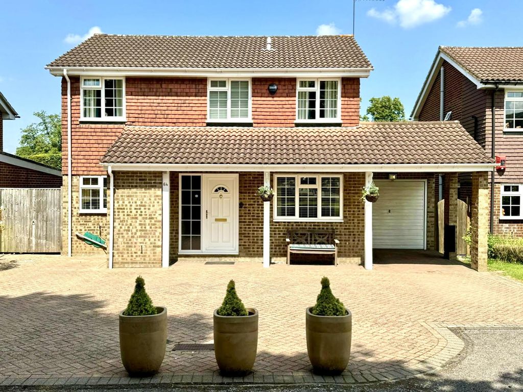 4 bed detached house for sale in Hatherwood, Leatherhead KT22, £773,000