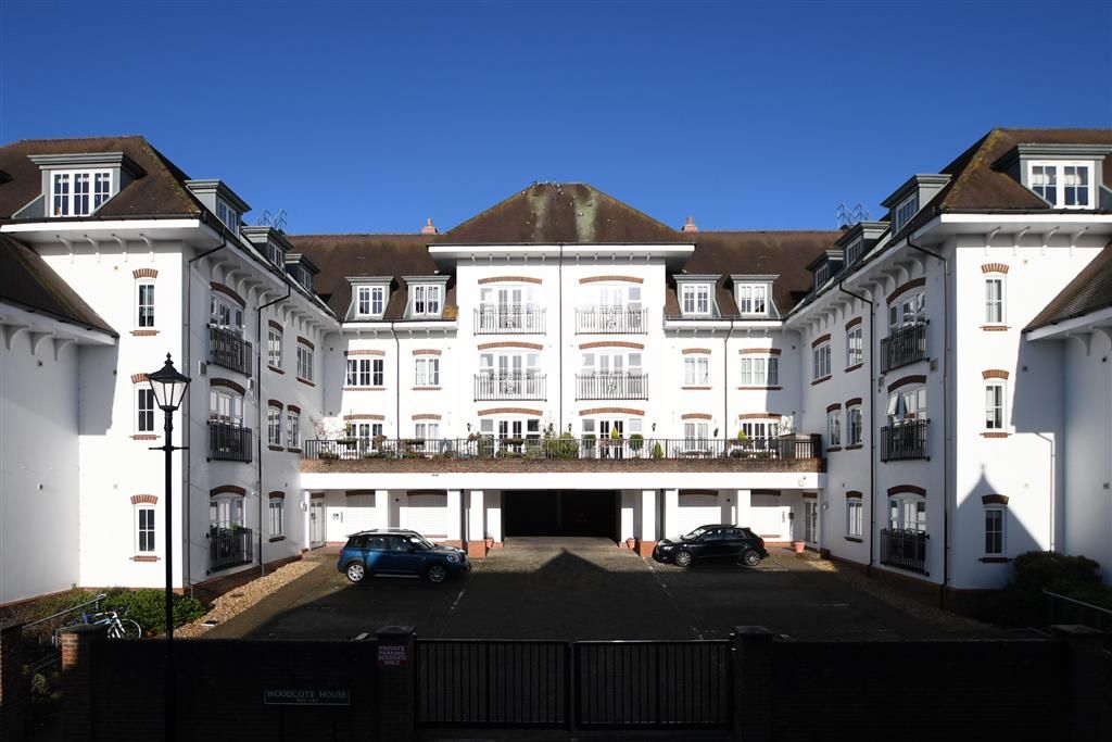 2 bed flat for sale in Updown Hill, Haywards Heath, West Sussex RH16, £