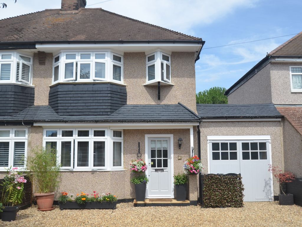 3 bed semidetached house for sale in Gwynne Avenue, Shirley, Croydon