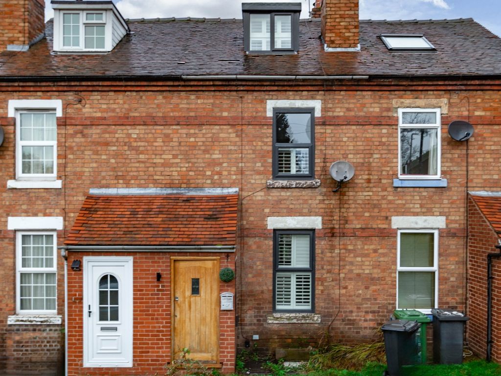 2 bed terraced house to rent in St Place, Kidderminster