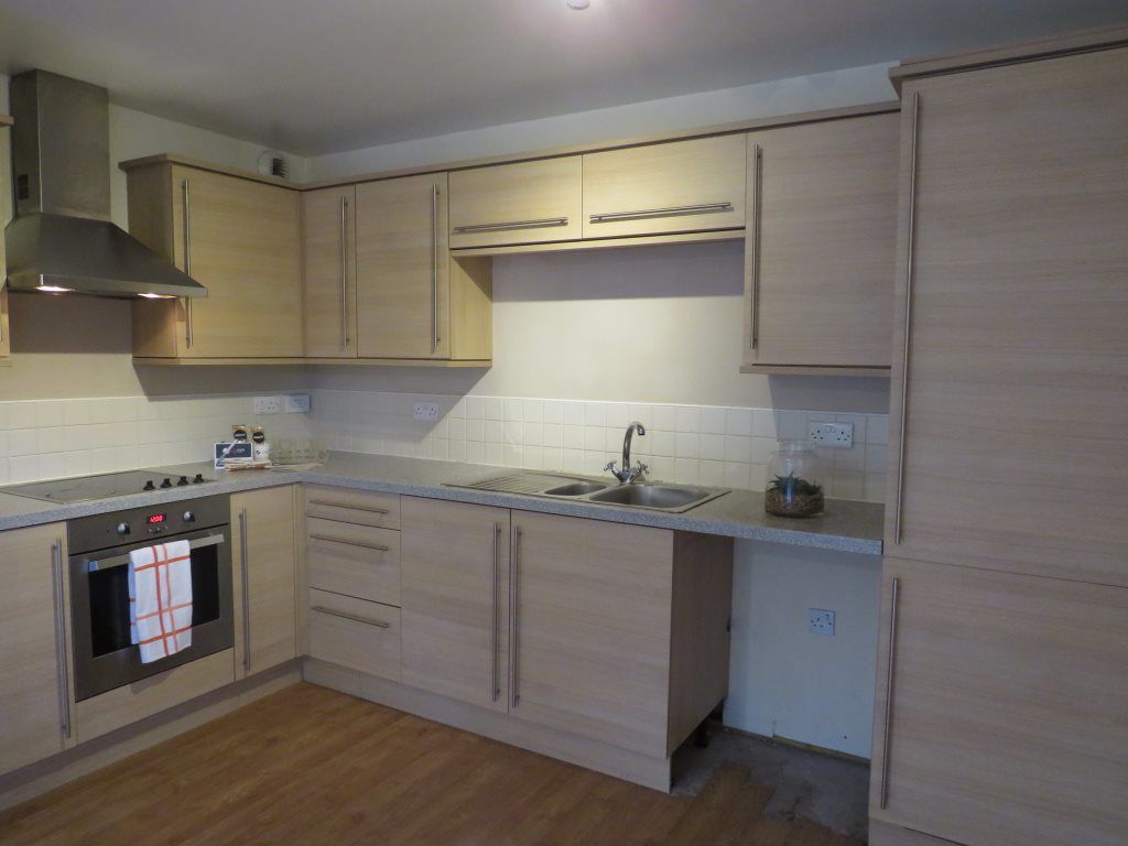 2 bed flat to rent in Clough Gardens, Haslingden, Rossendale BB4, £695