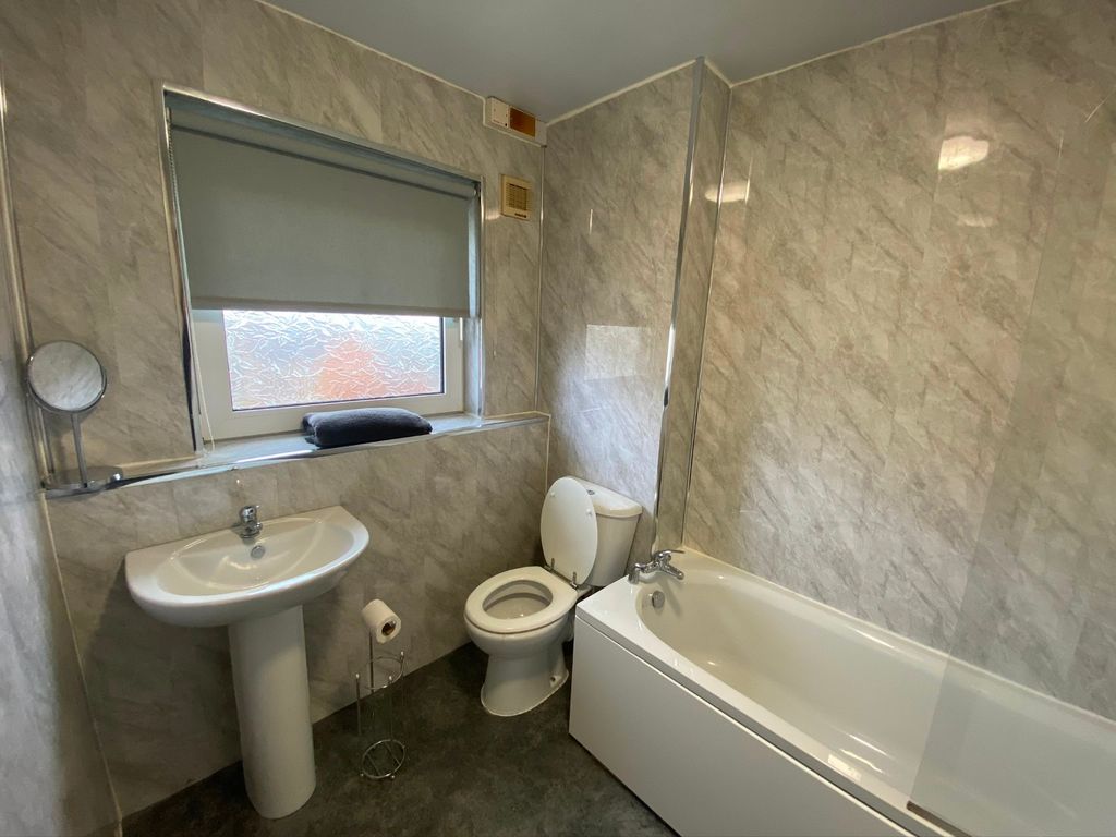 2 bed flat to rent in Annbank Street, Larkhall ML9, £695 pcm Zoopla