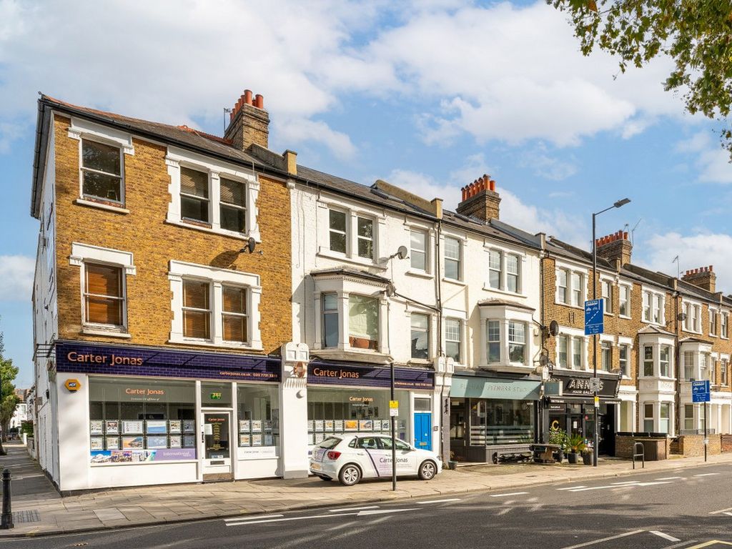 3 bed flat for sale in Fulham Palace Road, London SW6, £600,000 Zoopla