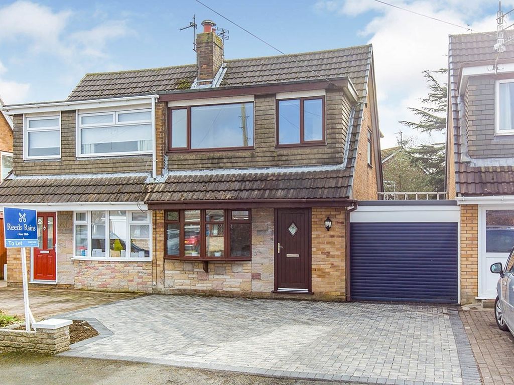 3 bed semidetached house to rent in Southdene, Parbold, Wigan