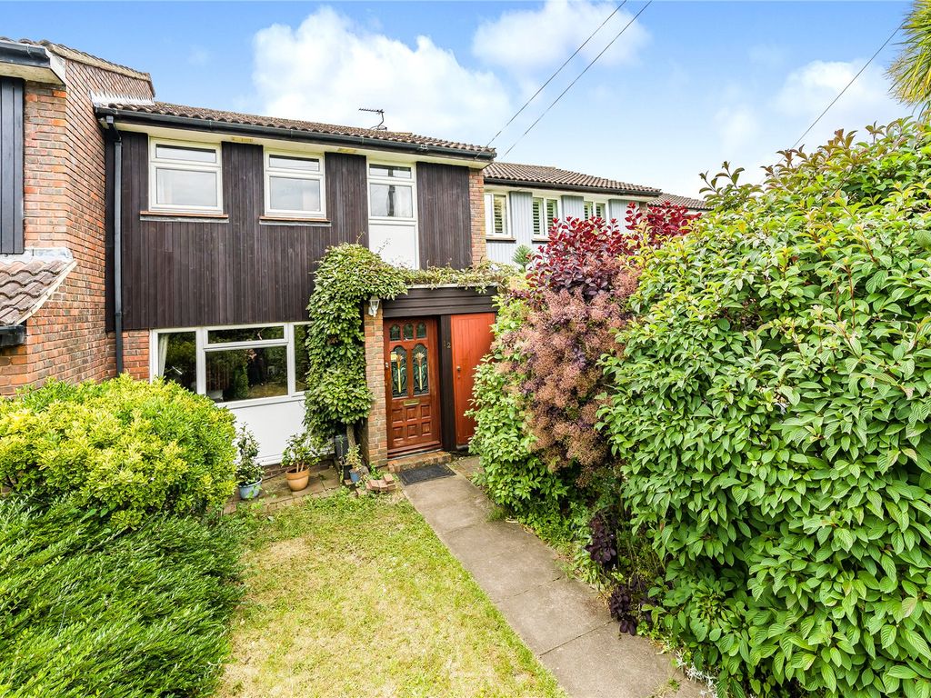 3 bed terraced house for sale in Magdalene Road, Shepperton TW17, £