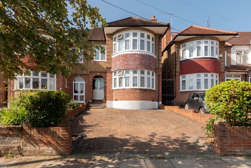 3 bed semidetached house for sale in Oakwood Avenue, London N14, £