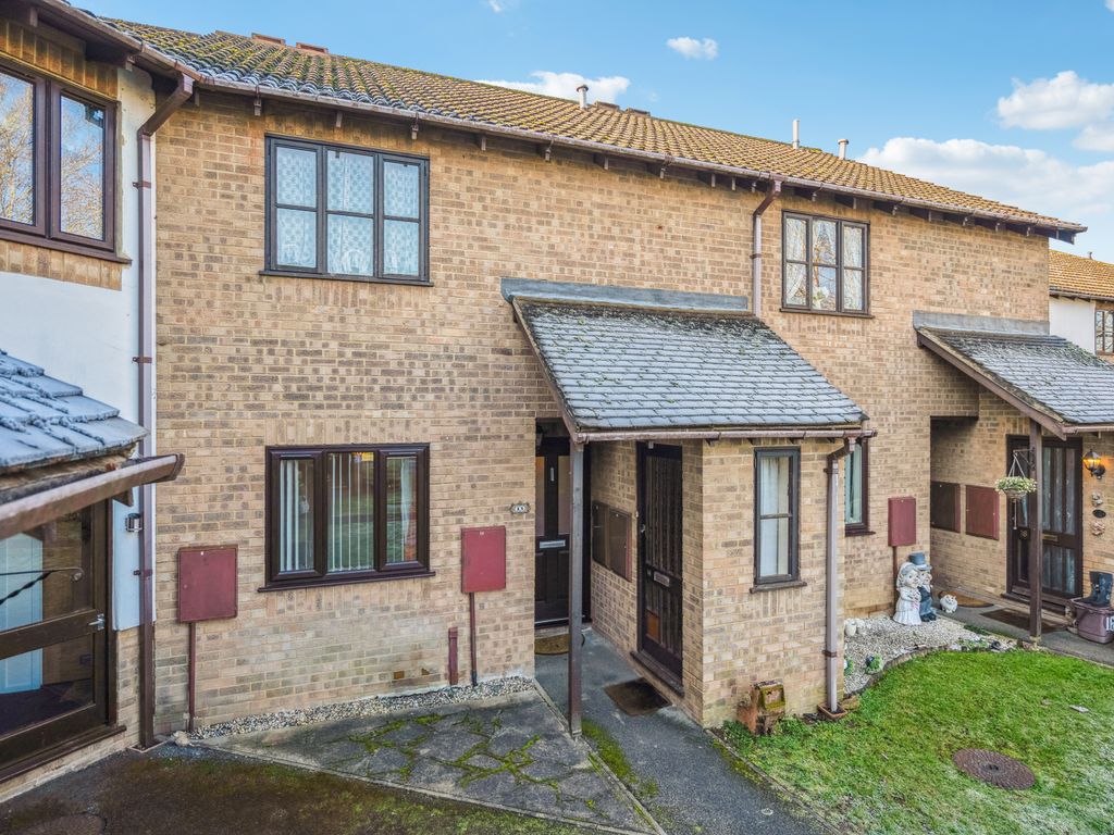 1 bed flat for sale in Little Greencroft, Chesham, Buckinghamshire HP5