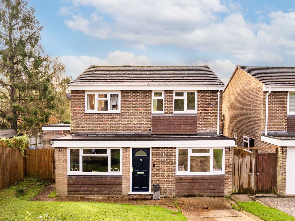 4 bed detached house for sale in Burleigh Way, Crawley Down RH10, £