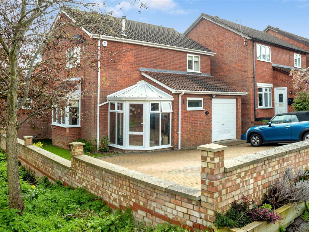4 bed detached house for sale in Stamford Avenue, Springfield, Milton