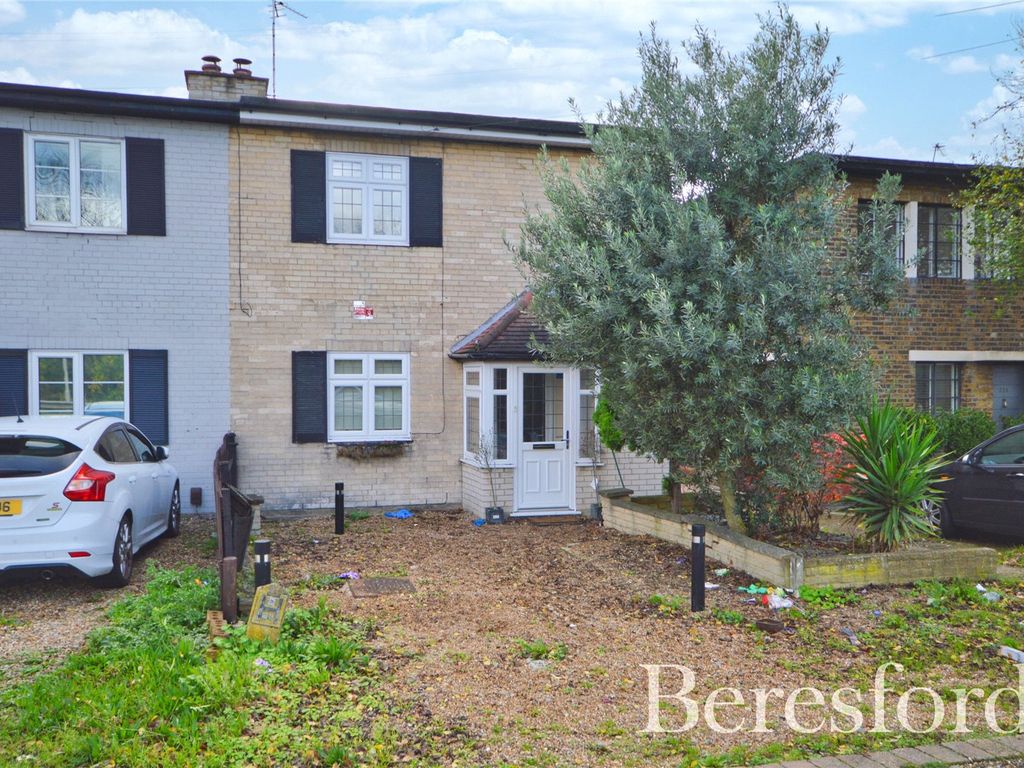 3 bed semidetached house for sale in Eastern Avenue East, Gidea Park