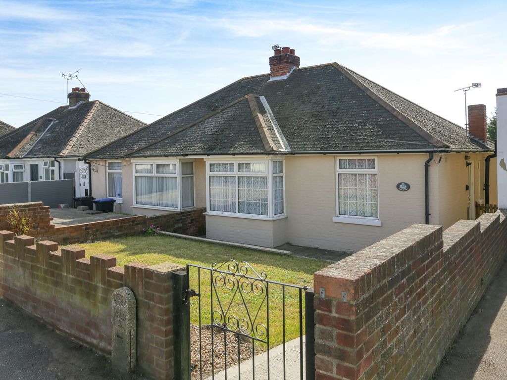 2 bed semidetached bungalow for sale in Margate Road, Ramsgate CT12, £