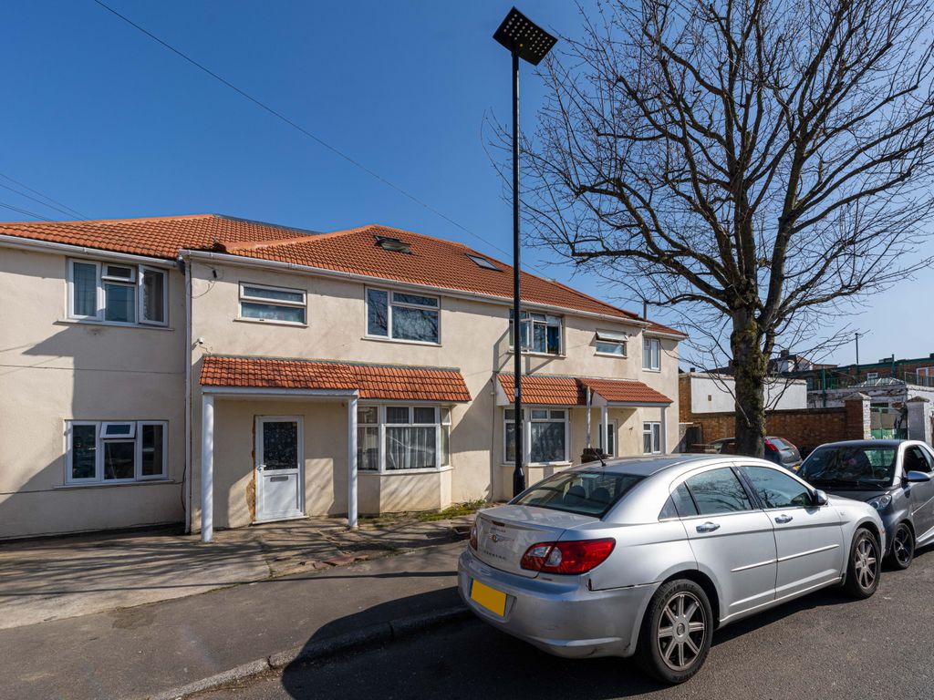 9 bed semidetached house for sale in Walnut Tree Road, Heston, Hounslow TW5 Zoopla