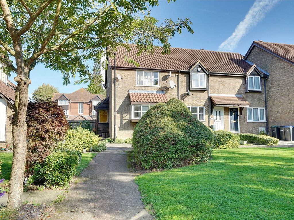 3 bed end terrace house for sale in Mahon Close, Enfield EN1, £400,000
