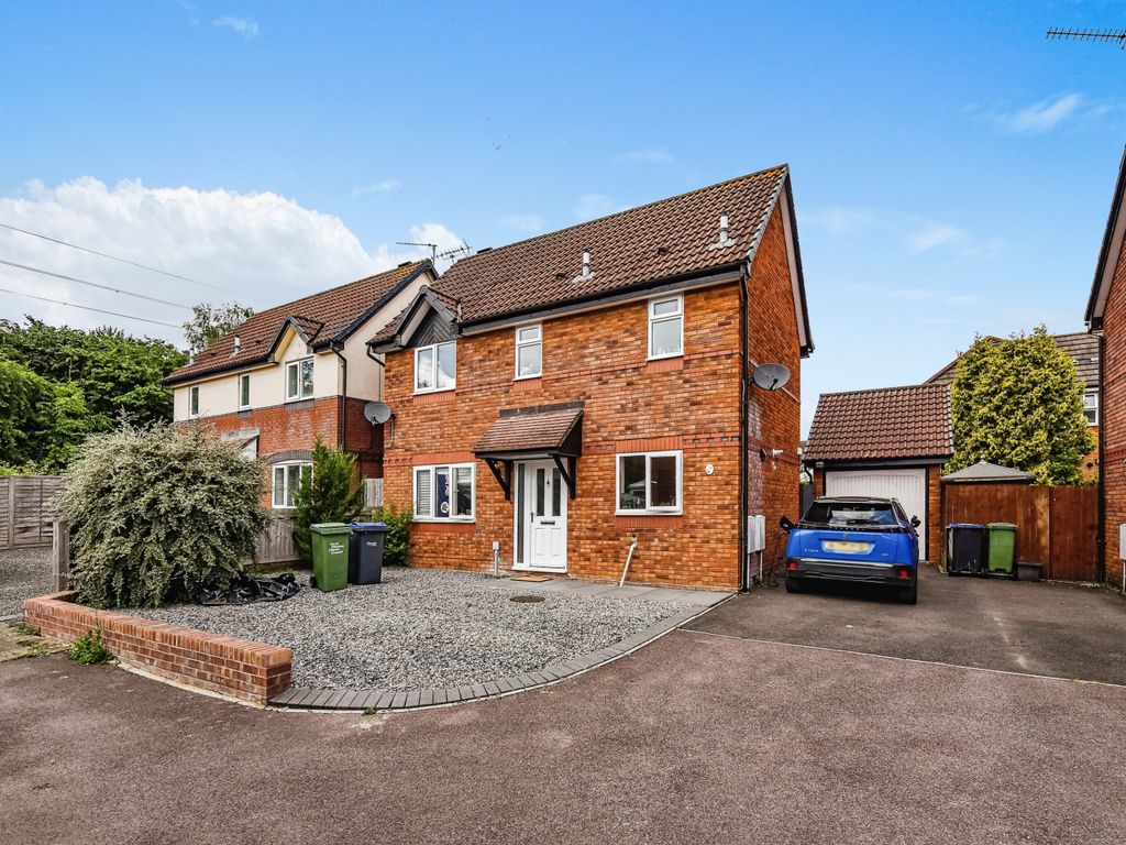 3 bed detached house for sale in Lingfield Close, Chippenham, Wiltshire
