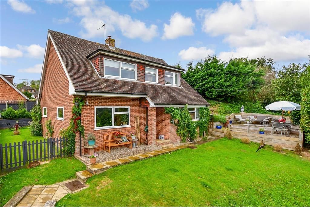 4 bed detached bungalow for sale in Common Lane, River, Dover, Kent