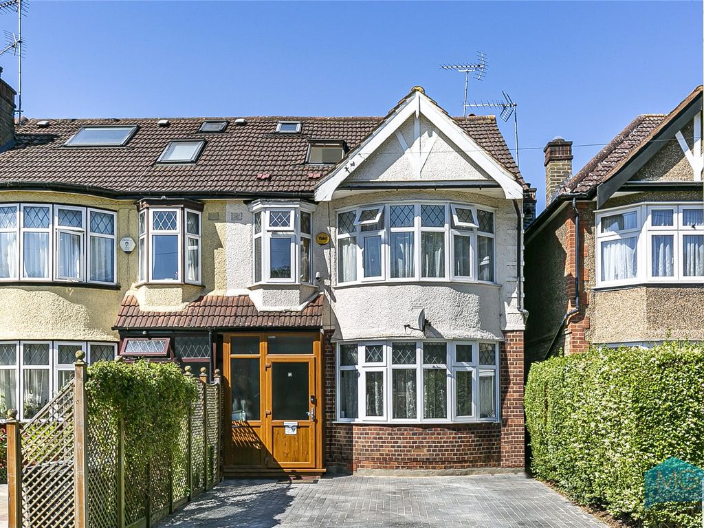 4 bed semidetached house to rent in West Walk, East EN4