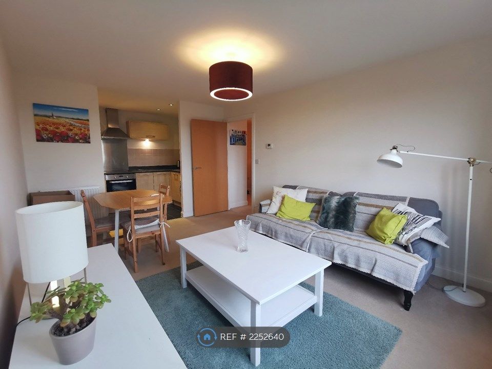 2 bed flat to rent in Warburg Court, London NW9, £2,000 pcm Zoopla