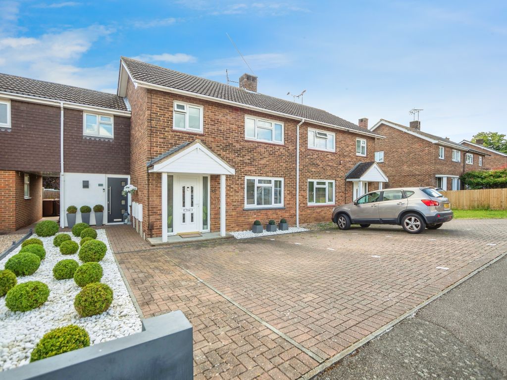 2 bed for sale in Thornham Road, Gillingham, Kent ME8, £