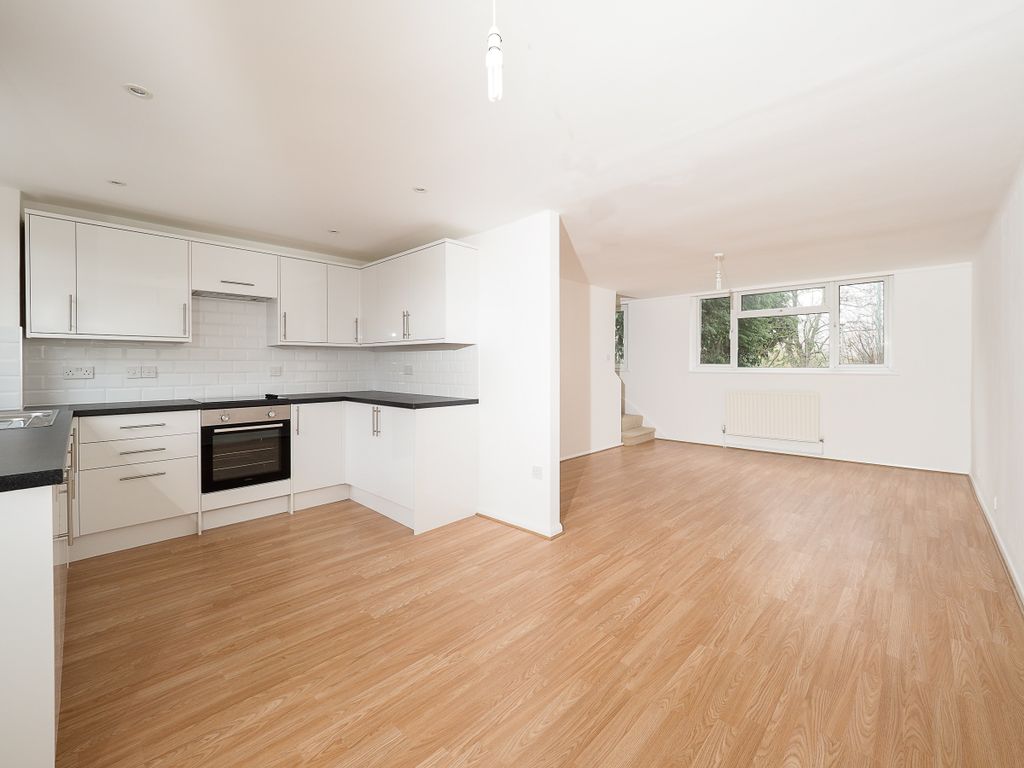 4 bed terraced house to rent in Rosehill, Sutton, Surrey SM1, £2,200