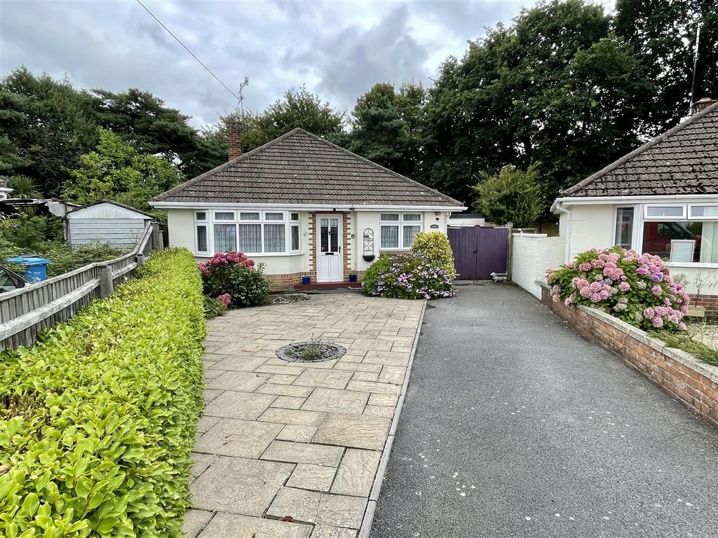 3 bed detached bungalow for sale in Porter Road, Poole BH17 Zoopla