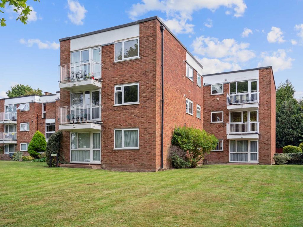 2 bed flat for sale in Parkside, Eastbury Road, Oxhey WD19, £330,000