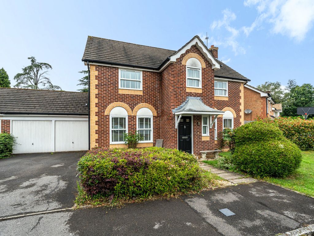 4 bed detached house for sale in Tylston Meadow, Liphook GU30 Zoopla