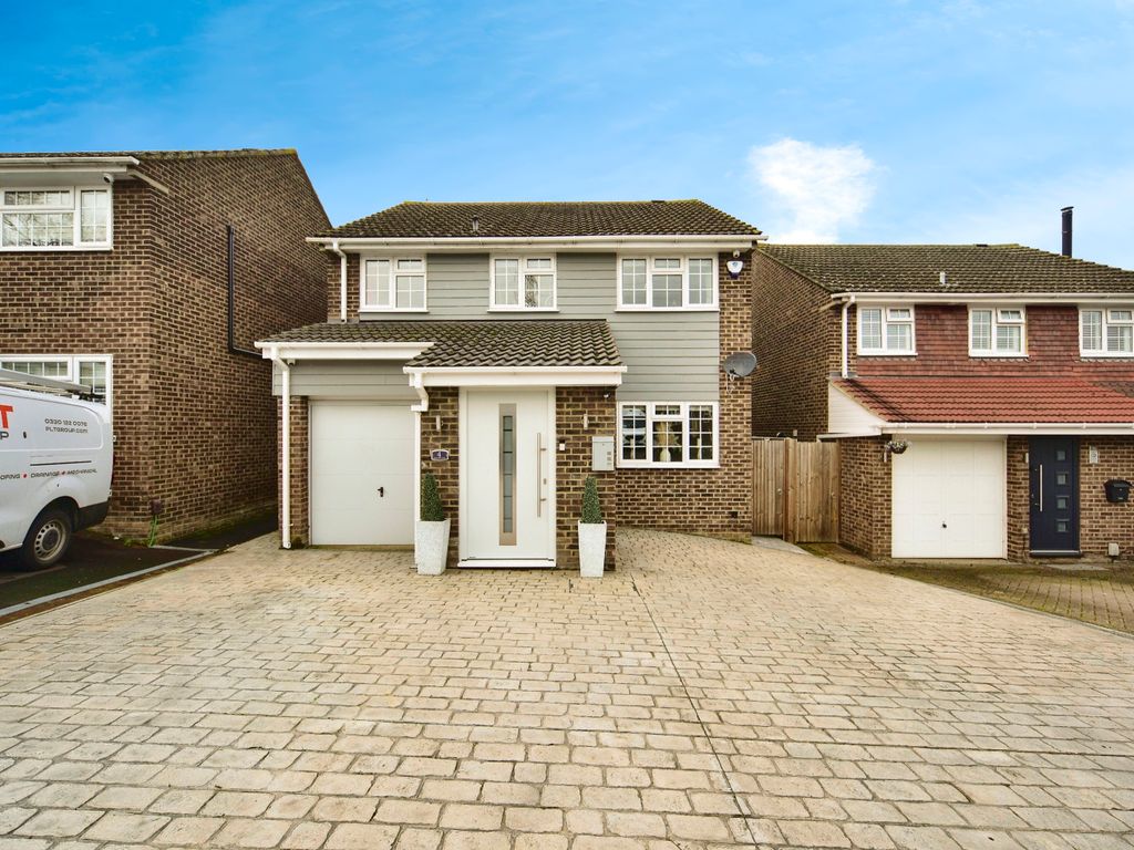 4 bed detached house for sale in Bronte Close, Larkfield, Aylesford
