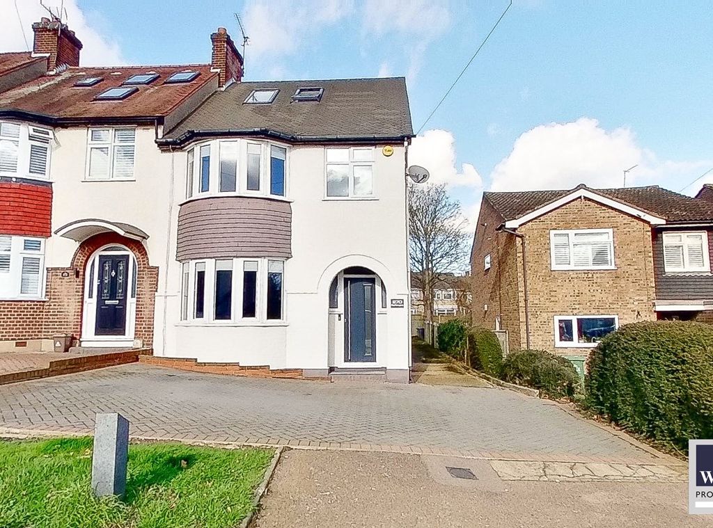 4 bed end terrace house for sale in Goffs Lane, Goffs Oak EN7, £610,000