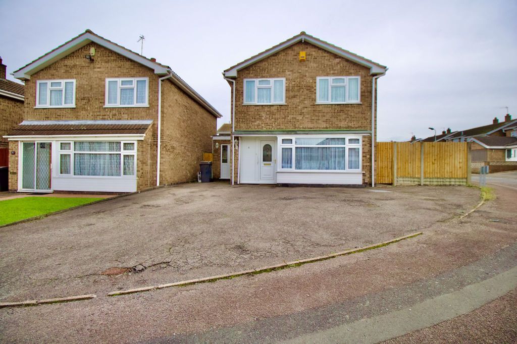 3 bed detached house to rent in Lintlaw Close, Leicester LE4, £1,300