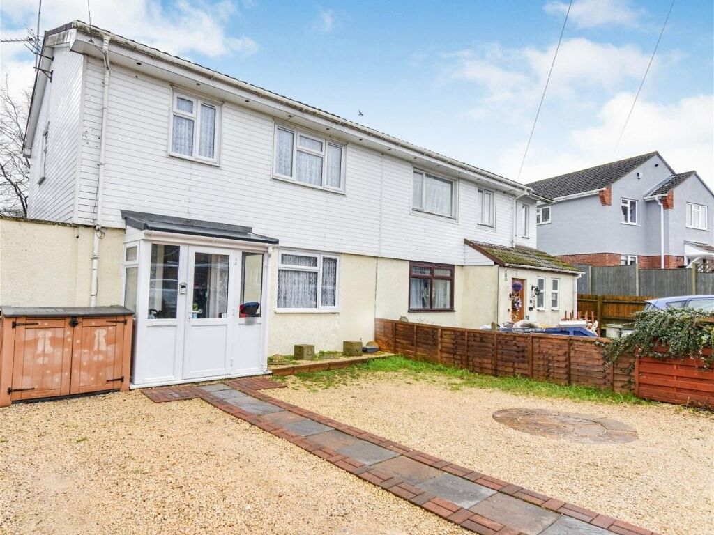 3 bed semidetached house for sale in Rosemary Avenue, Braintree, Essex