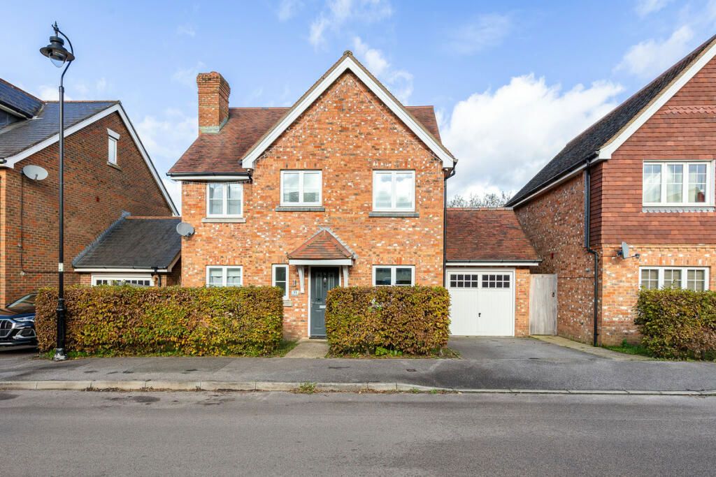 4 bed detached house for sale in Rookery Mead, Coulsdon CR5, £675,000