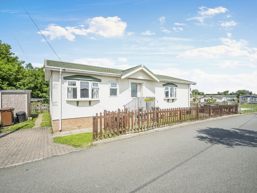 2 bed mobile/park home for sale in Hoo Marina Park, Vicarage Lane, Hoo, Rochester ME3 Zoopla