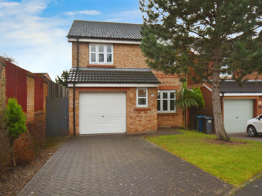 3 bed detached house for sale in Western Gailes Way, Hull HU8, £215,000