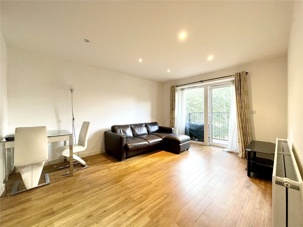 1 bed flat to rent in Stanmore Place, Stanmore, Middlesex HA7, £1,500