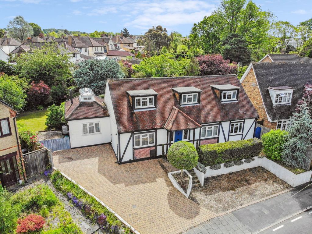 3 bed detached house for sale in Pinner Road, Oxhey WD19, £895,000 Zoopla