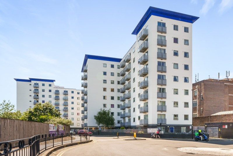 2 bed flat for sale in Renaissance Court, Prince Regent Road, Hounslow