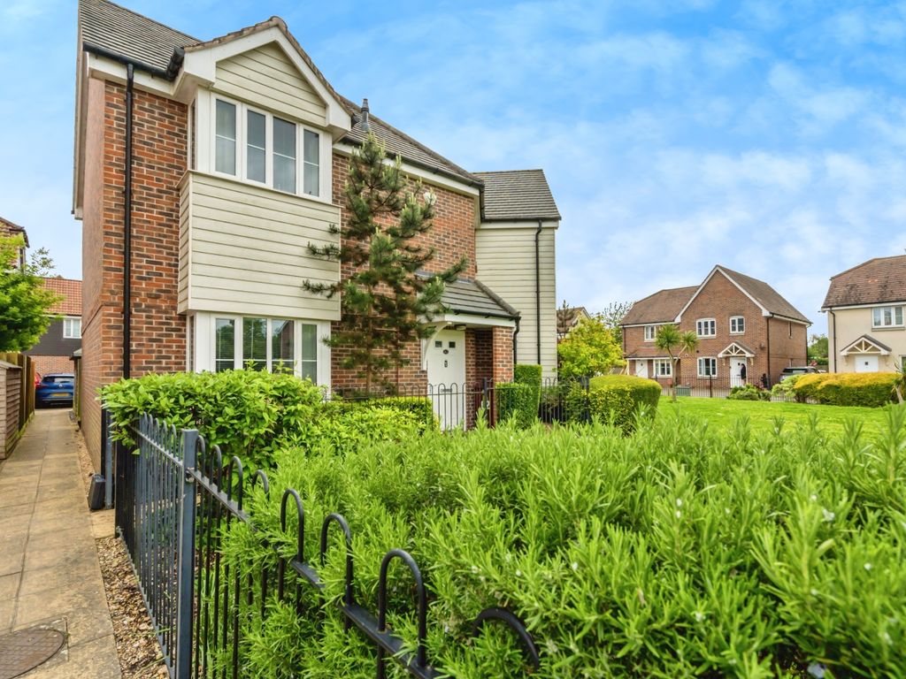 2 bed flat for sale in Whyke Marsh, Chichester, West Sussex PO19, £