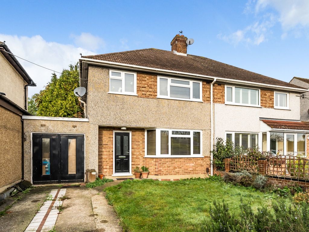 3 bed semidetached house for sale in Downsview Close, Swanley BR8, £